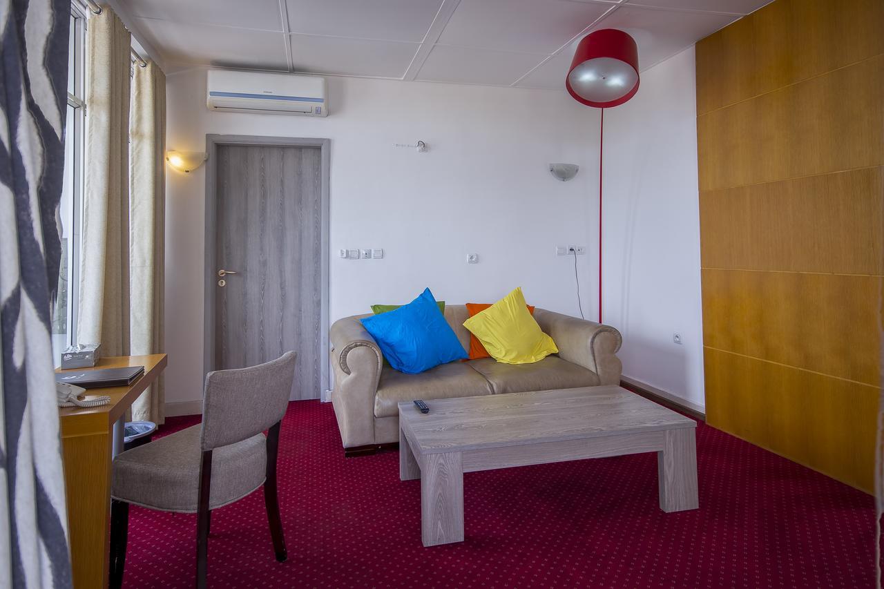 Leon Hotel Kinshasa Exteriér fotografie